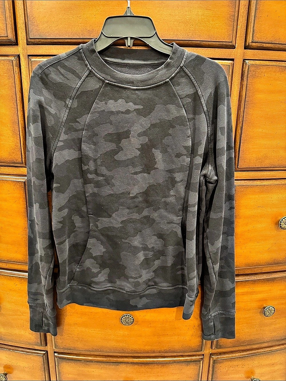Lululemon Scuba Crew Camo Sweatshirt Black Size 6
